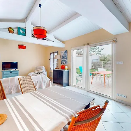 펜션 3 Bedroom Cozy In Barbâtre