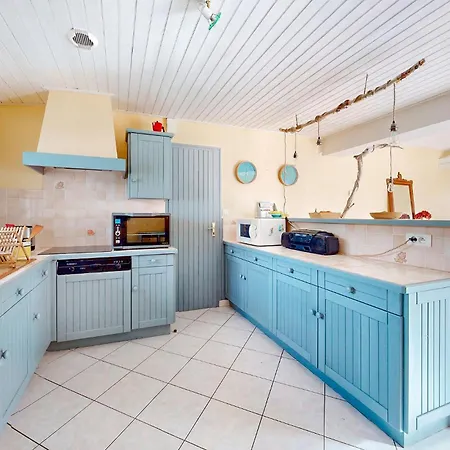 3 Bedroom Cozy In 펜션 Barbâtre