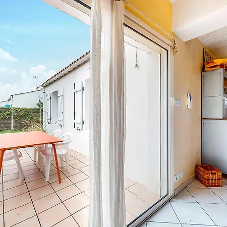 3 Bedroom Cozy In 펜션 Barbâtre