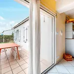 3 Bedroom Lovely In Holiday home Barbatre