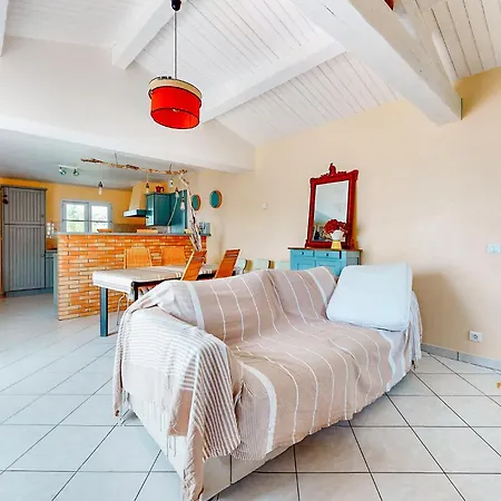 3 Bedroom Cozy In Hébergement de vacances *