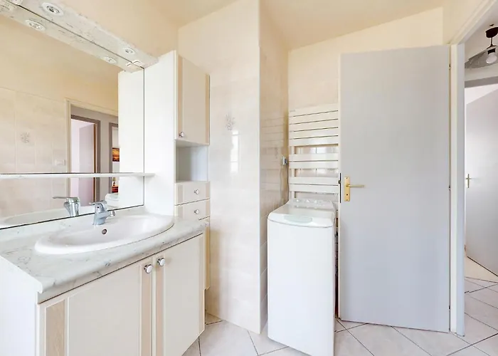 3 Bedroom In Barbâtre